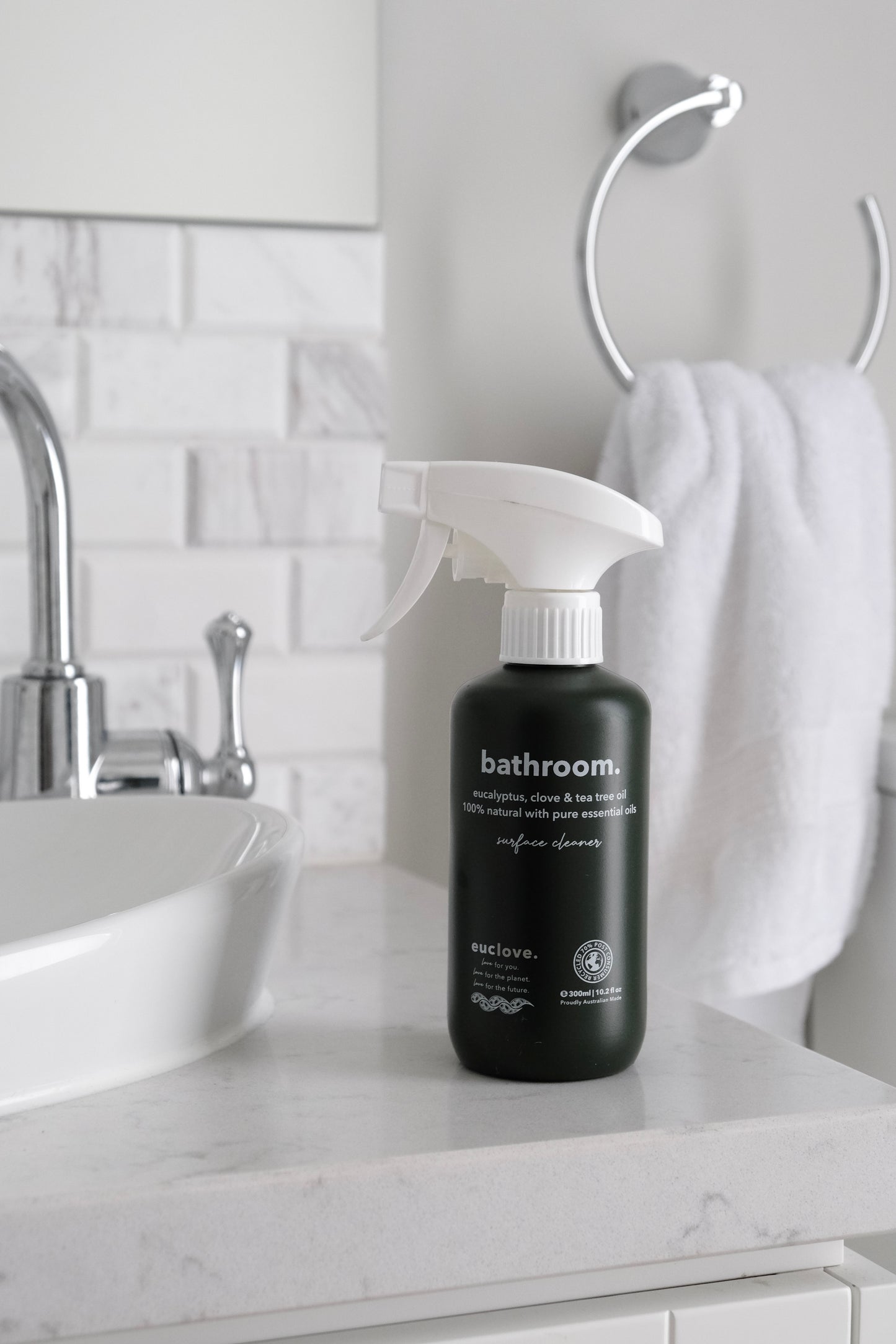 Bathroom & Mould Cleaner with Clove oil 300 ml + microfibre cloths