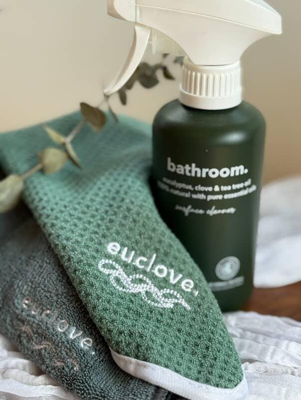 Bathroom & Mould Cleaner with Clove oil 300 ml + microfibre cloths